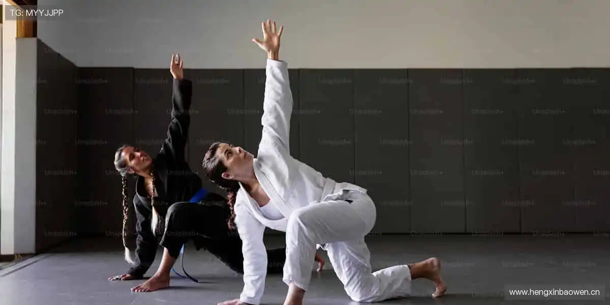 专业装备，轻松掌控赛场！🎾 品质与潮流，为你的热爱加冕！